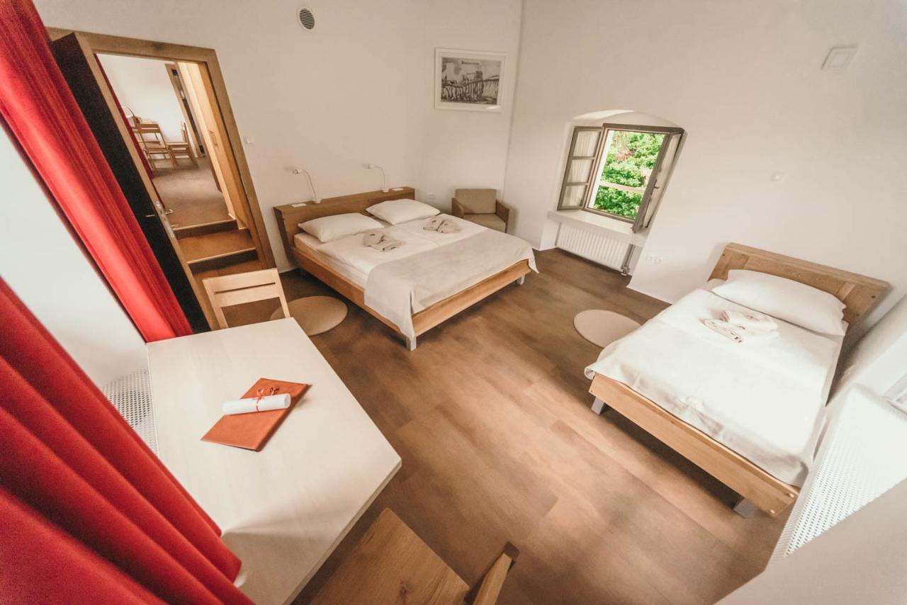 Rooms & Apartments Podsreda Castle 外观 照片